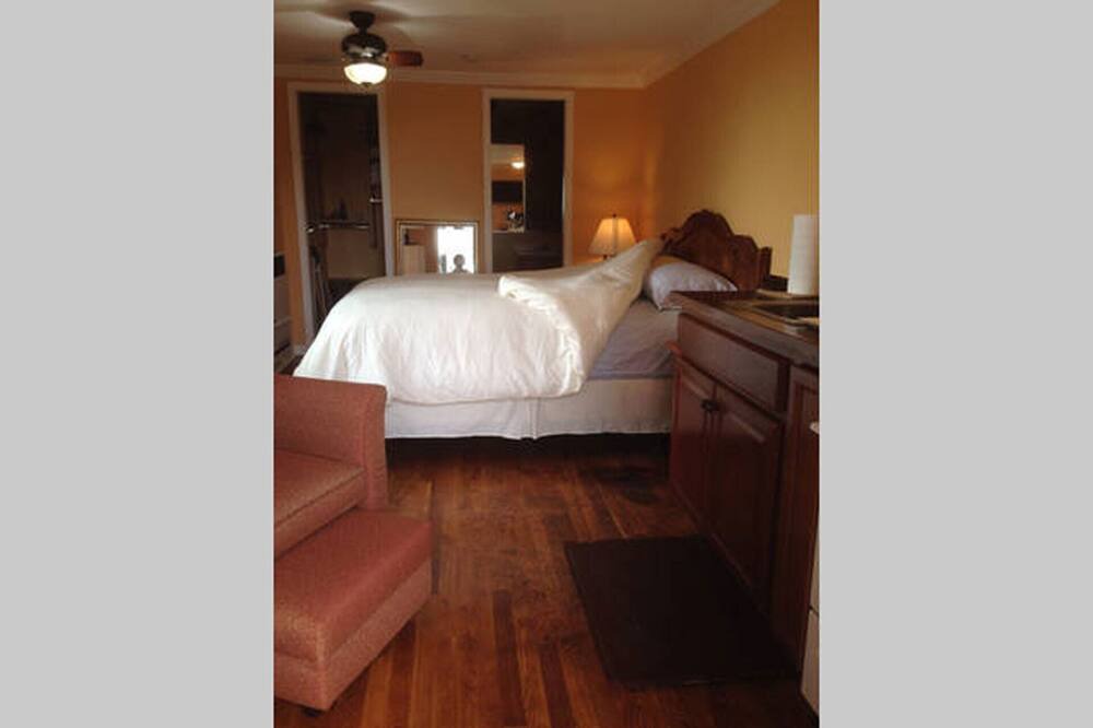 Photo of Bedroom in Altadena