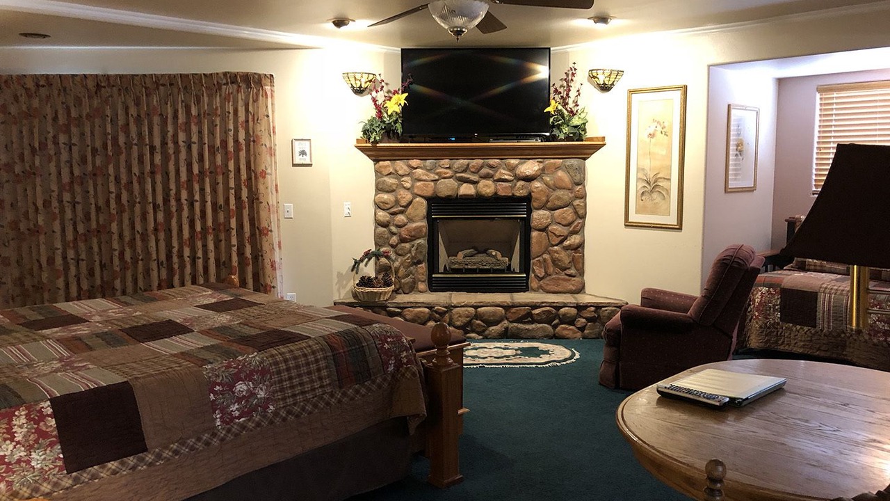 Photo of Bedroom in Running Springs