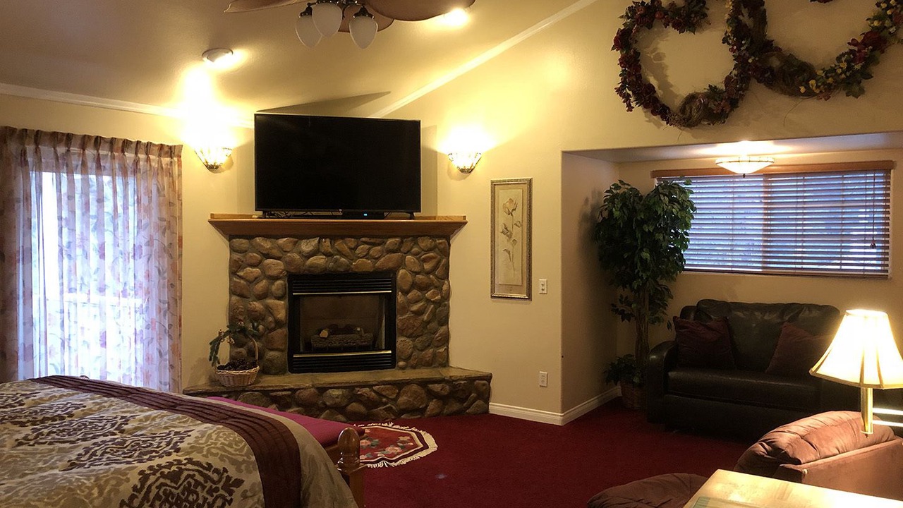 Photo of Bedroom in Running Springs