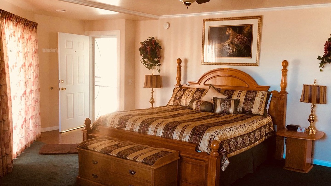 Photo of Bedroom in Running Springs