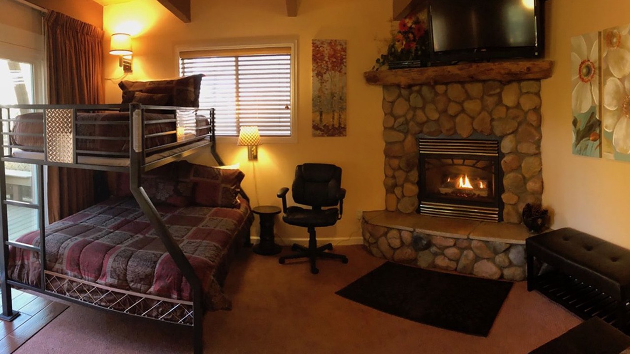 Photo of Bedroom in Running Springs