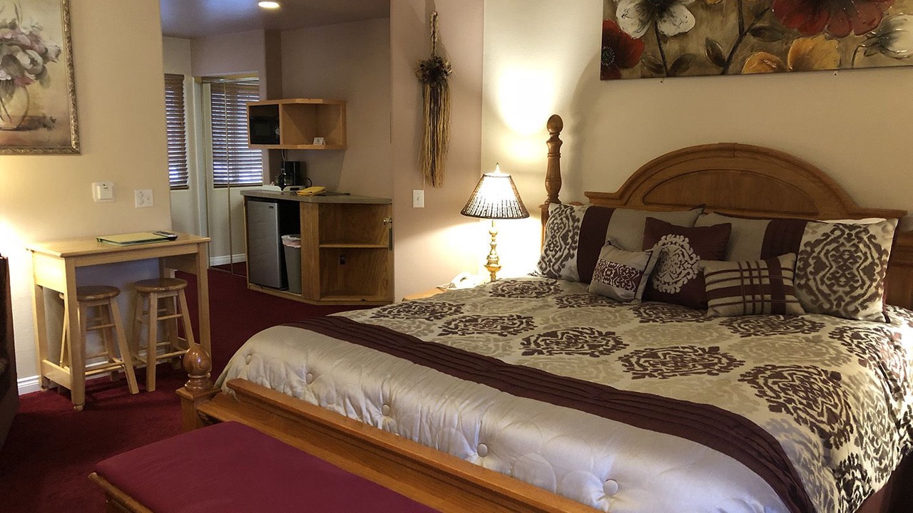 Photo of Bedroom in Running Springs