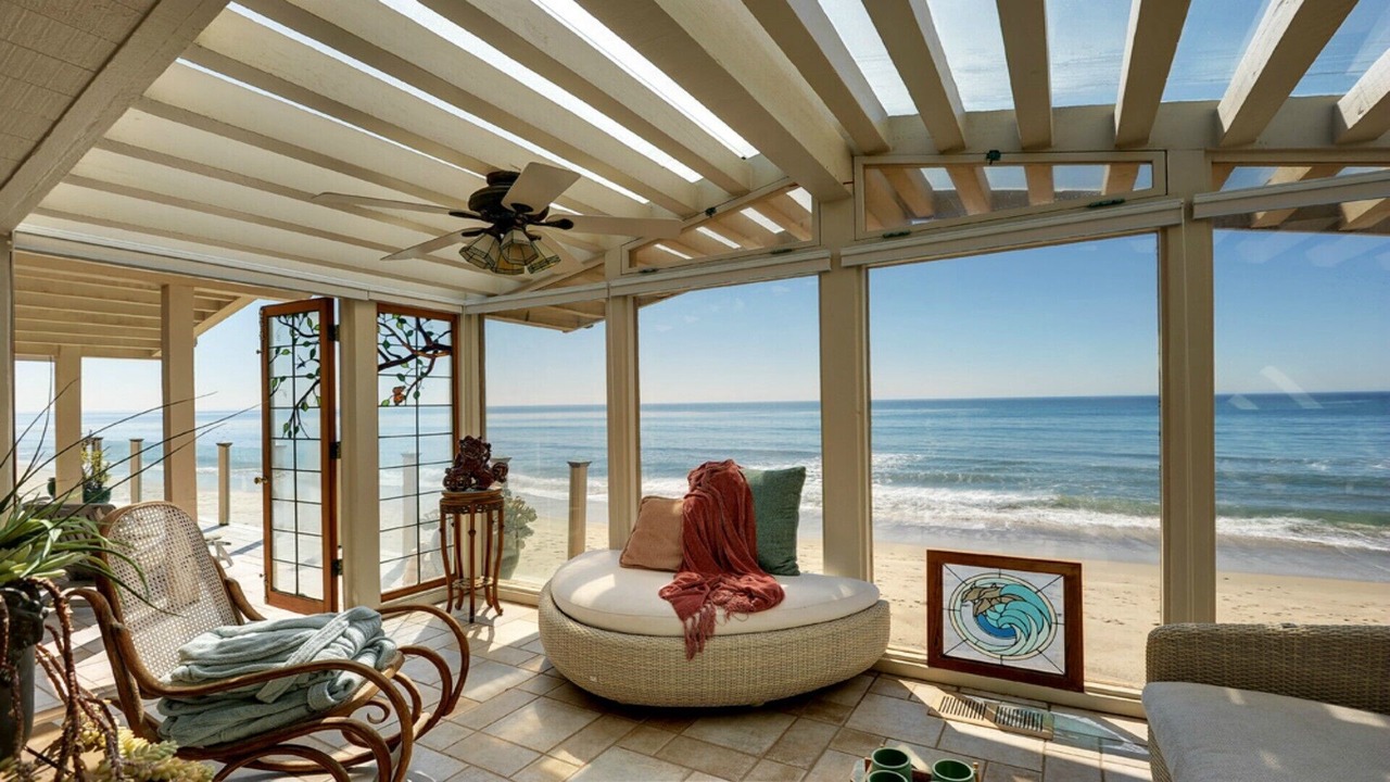 Photo of Livingroom in Eastern Malibu