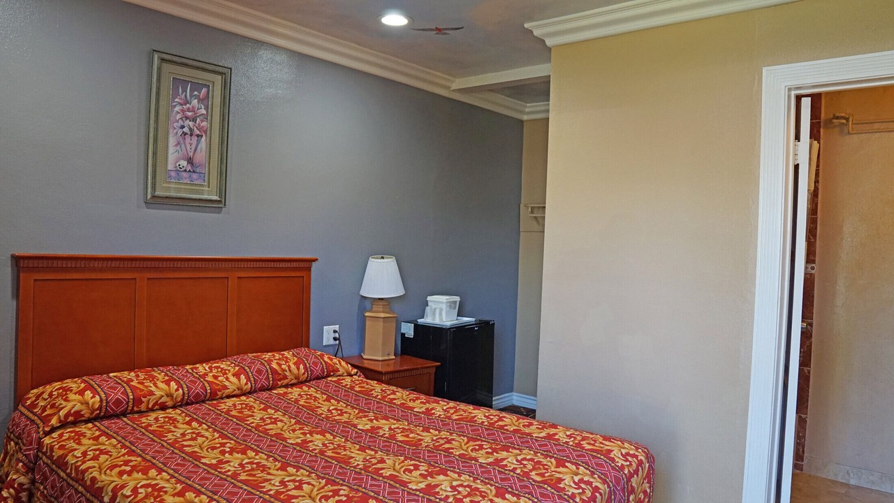 Photo of Bedroom in Lawndale