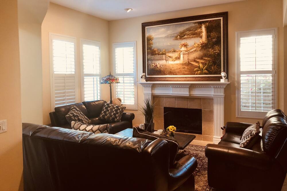 Photo of Livingroom in Corona