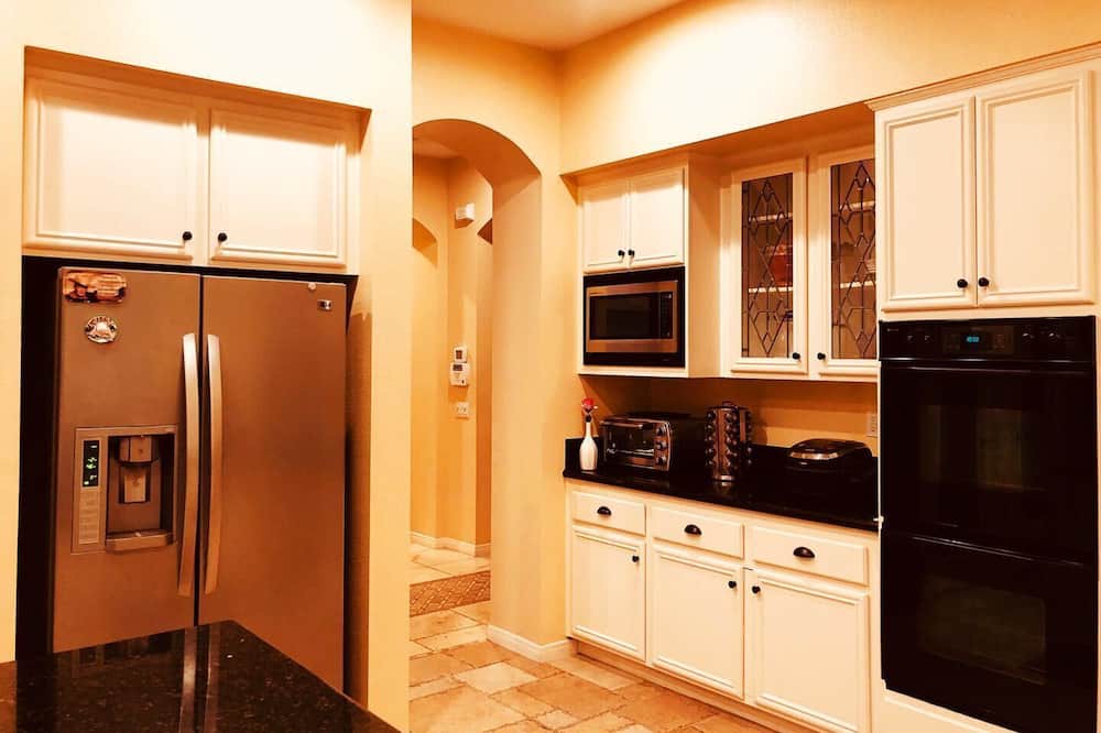Photo of Kitchen in Corona