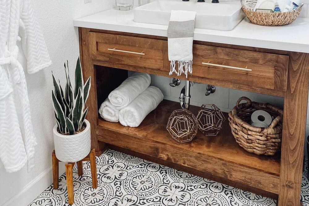 Photo of Bathroom in Needles