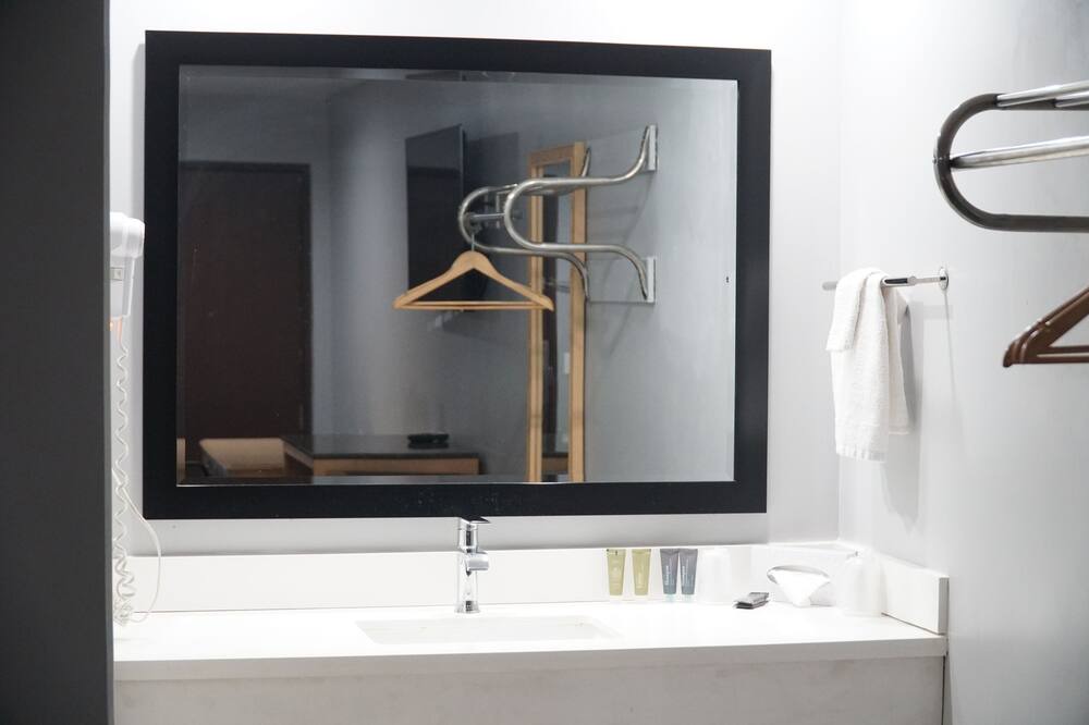 Photo of Bathroom in Baldwin Park