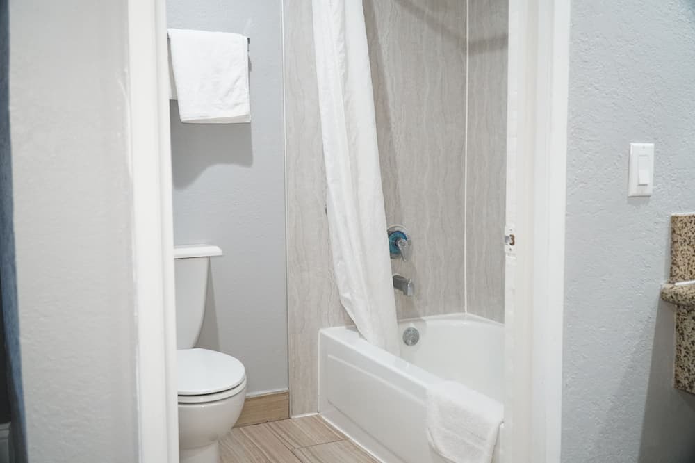 Photo of Bathroom in Baldwin Park
