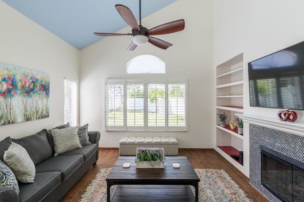 Photo of Livingroom in Loma Linda