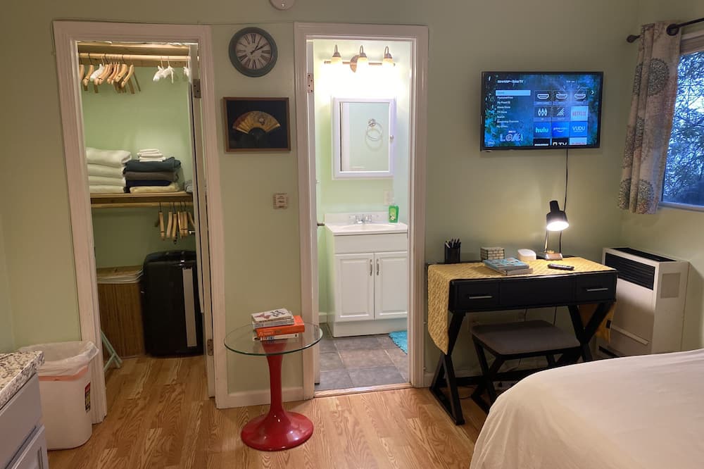 Photo of Bedroom in Altadena