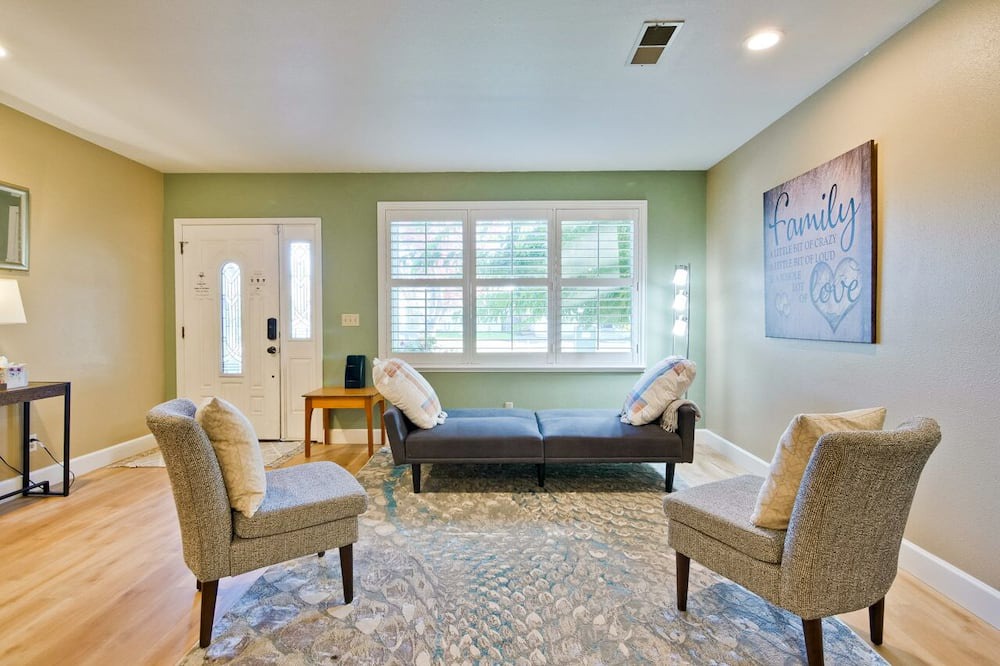Photo of Livingroom in Berryessa