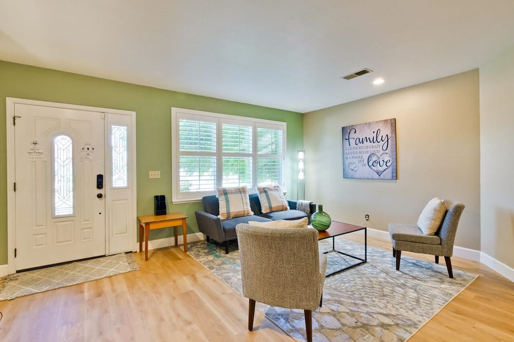 Photo of Livingroom in Berryessa