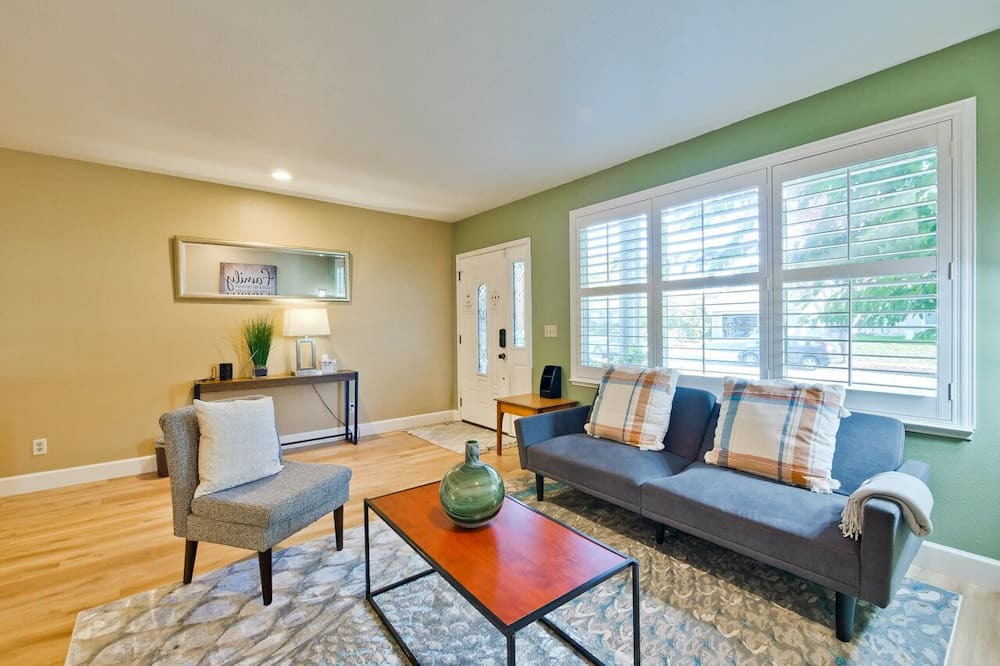 Photo of Livingroom in Berryessa