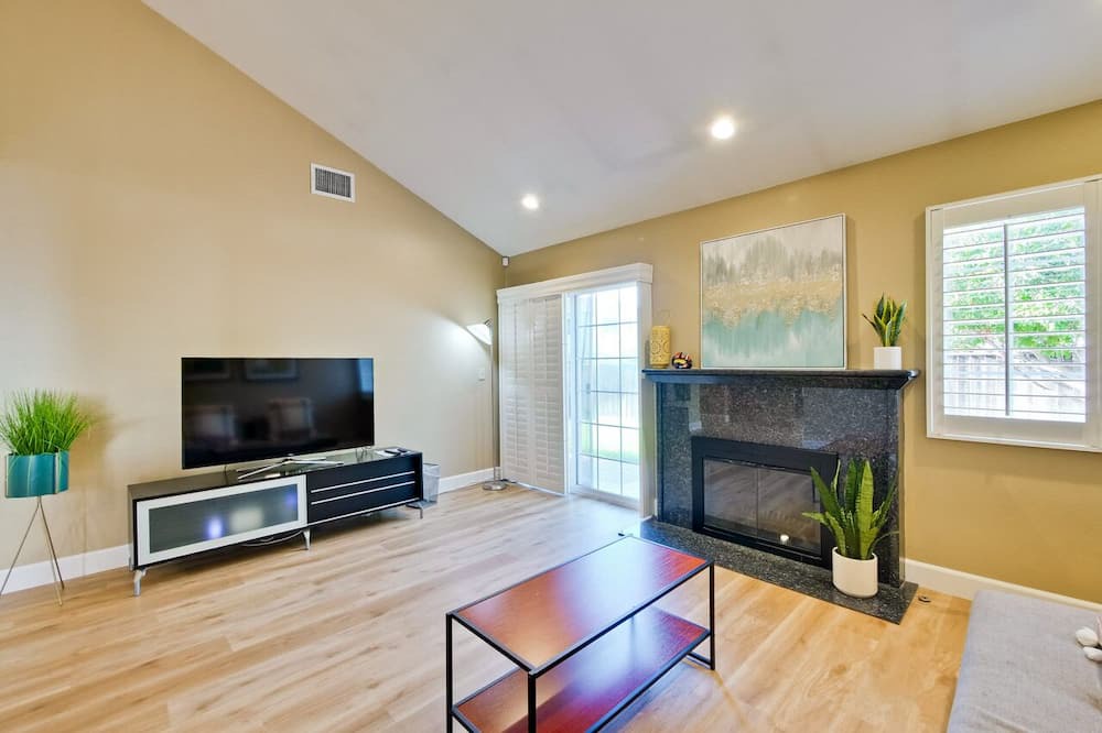 Photo of Livingroom in Berryessa