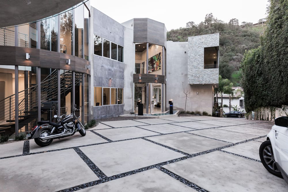 Photo of Others in Bel Air