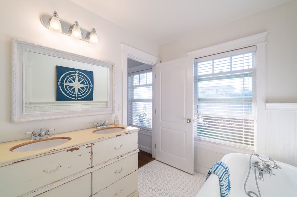 Photo of Bedroom in Shell Beach