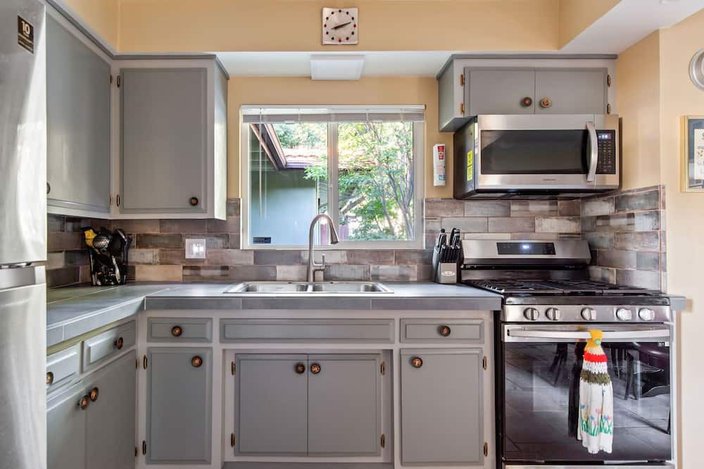 Photo of Kitchen in Altadena