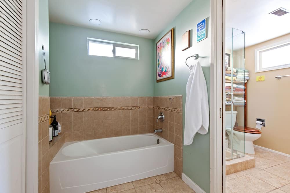Photo of Bathroom in Altadena
