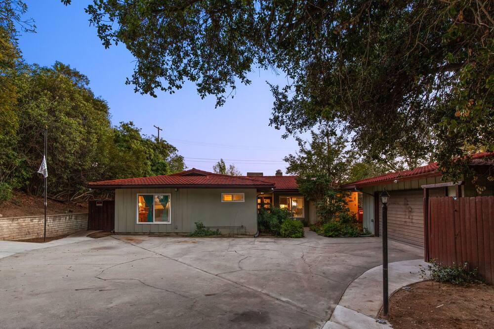 Photo of Others in Altadena
