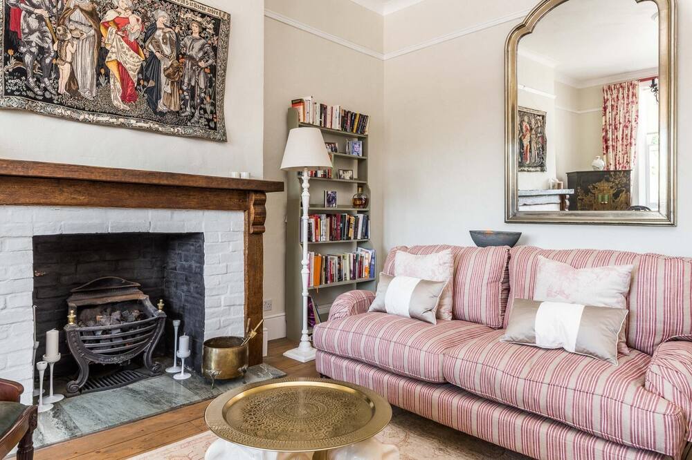 Photo of Livingroom in Addison