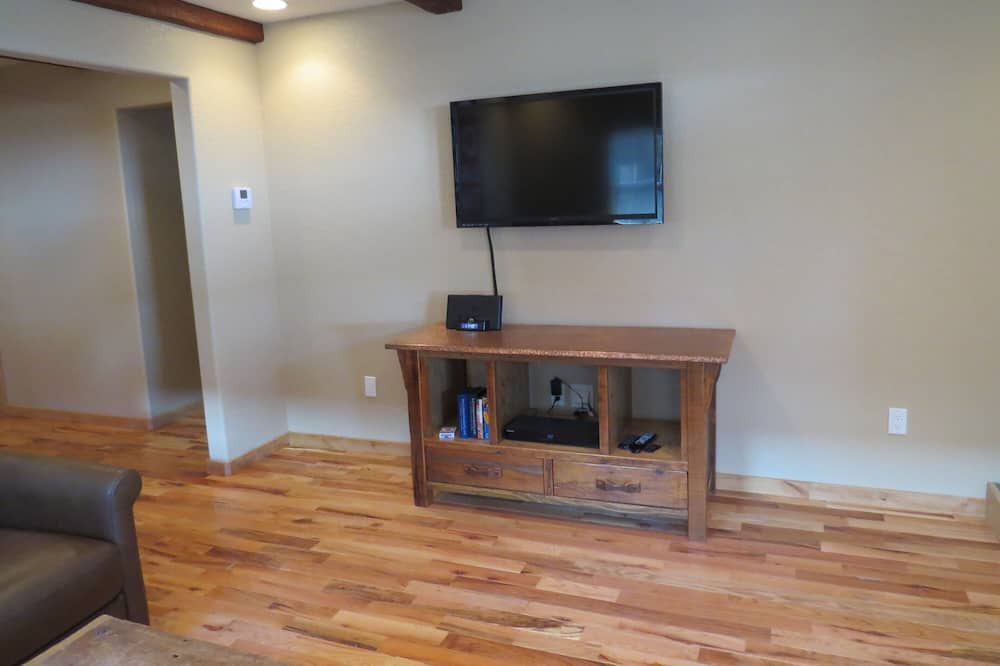 Photo of Livingroom in Trinity Center