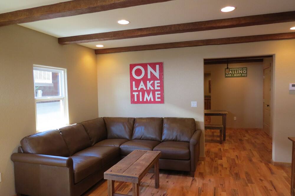 Photo of Livingroom in Trinity Center