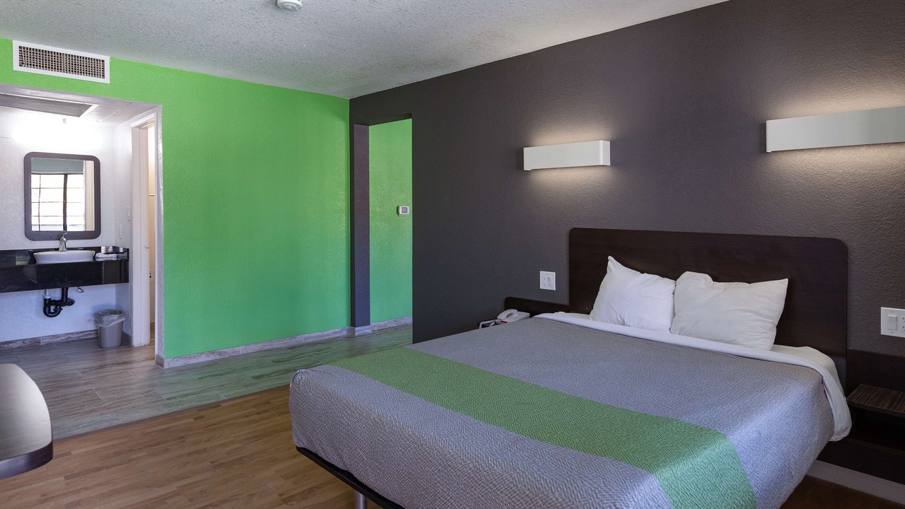Photo of Bedroom in Barstow