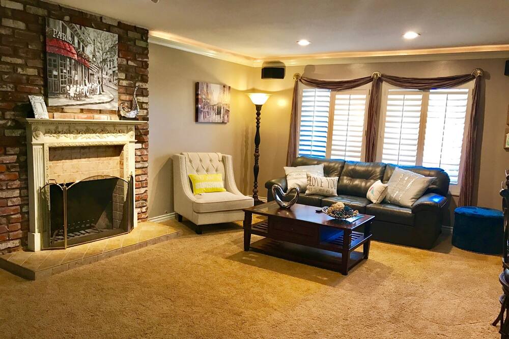 Photo of Livingroom in Fountain Valley