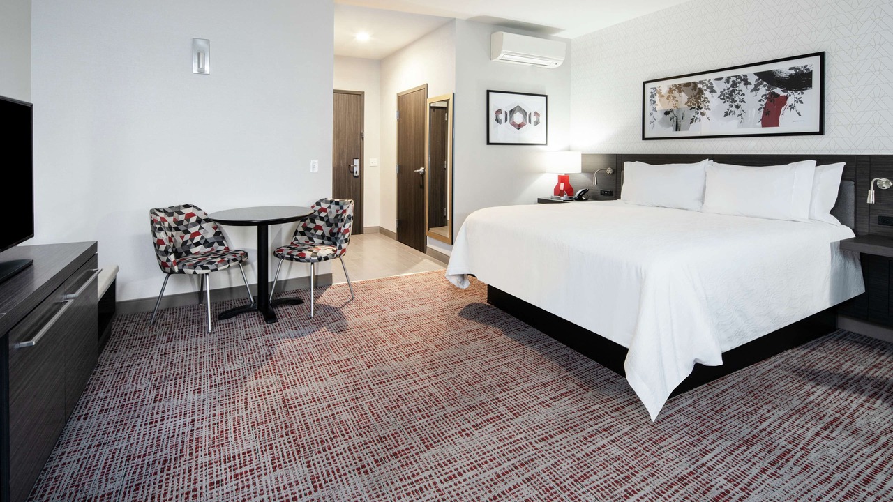 Photo of Bedroom in Lake Forest