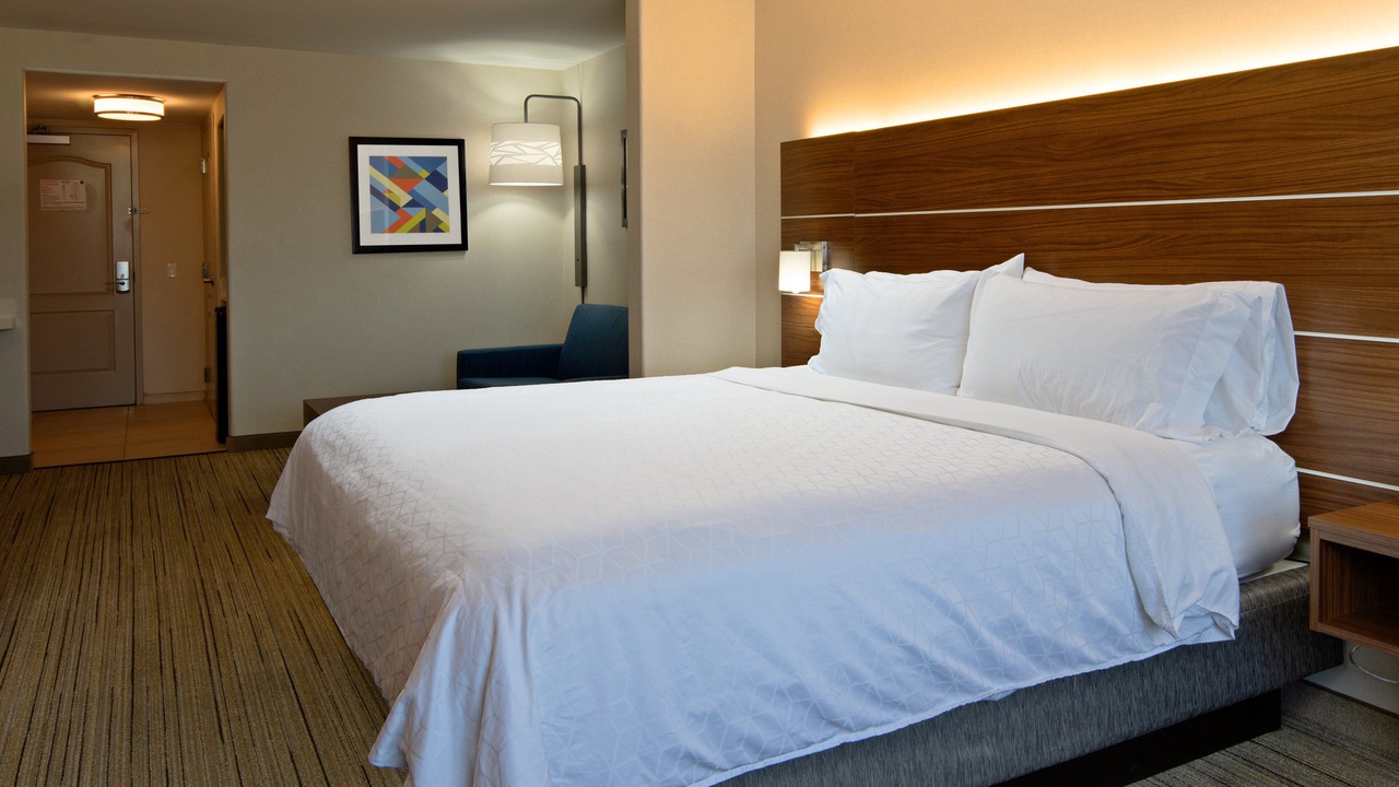Photo of Bedroom in Raisin