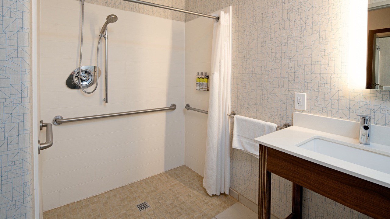 Photo of Bathroom in Raisin
