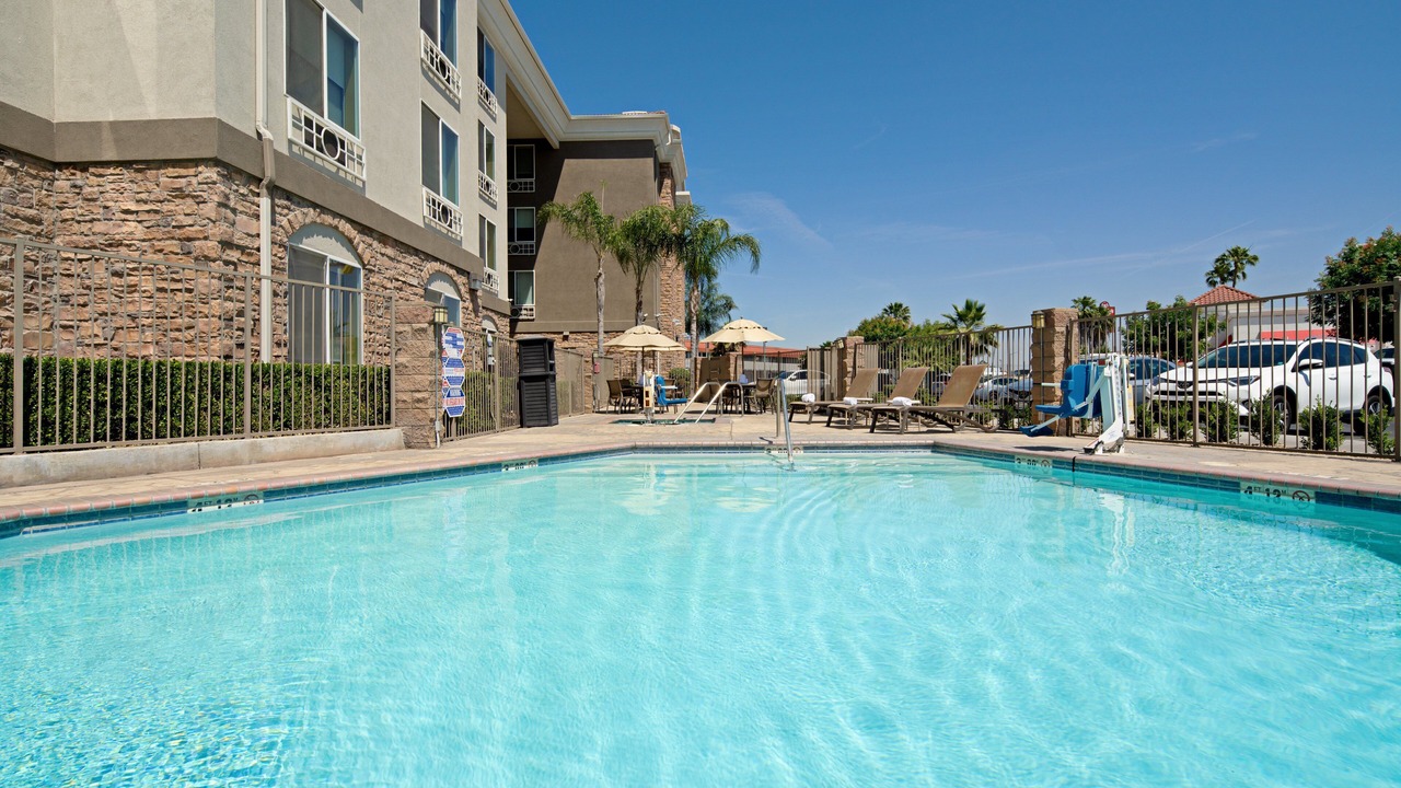 Photo of Outdoor in Raisin