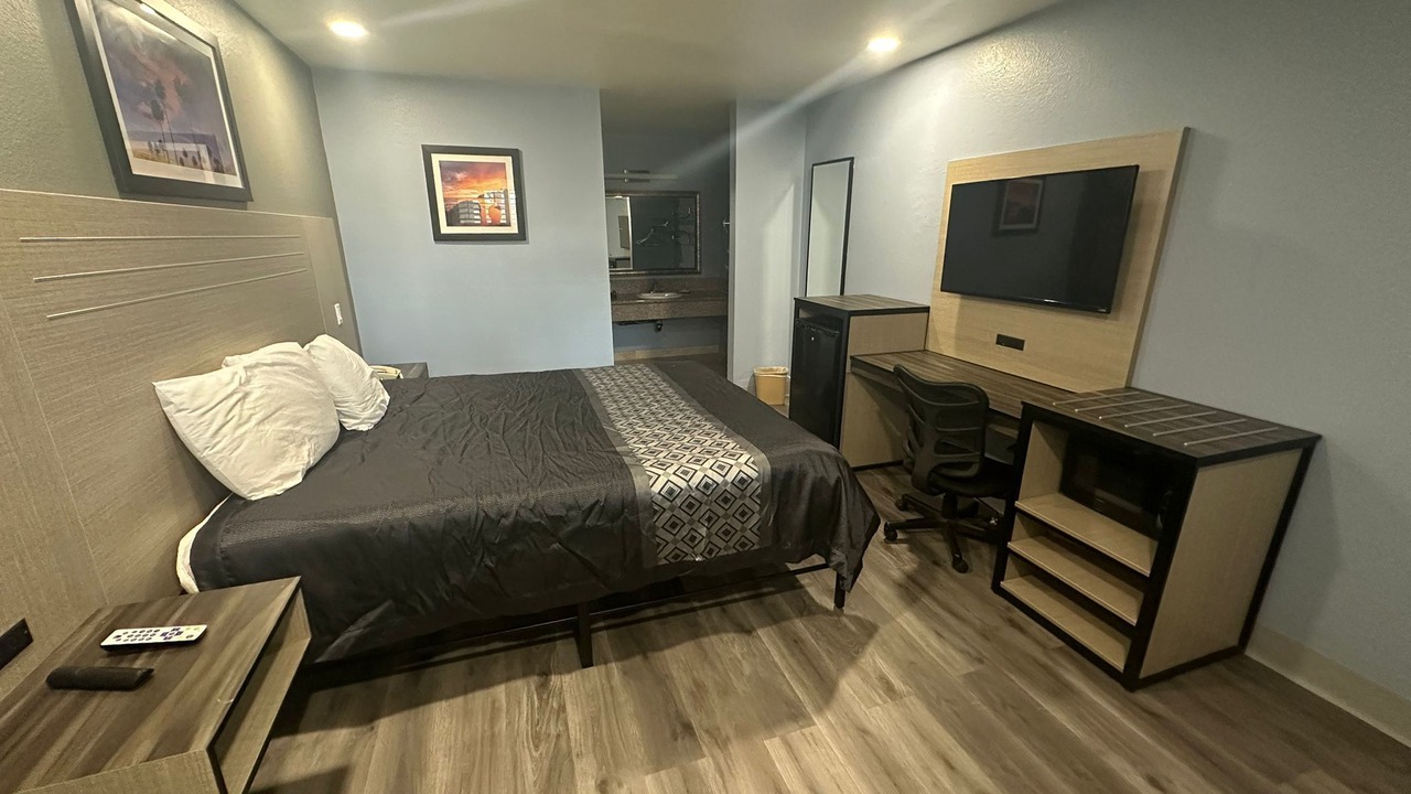 Photo of Bedroom in Orange