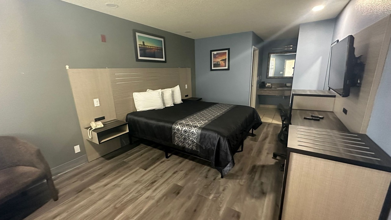Photo of Bedroom in Orange