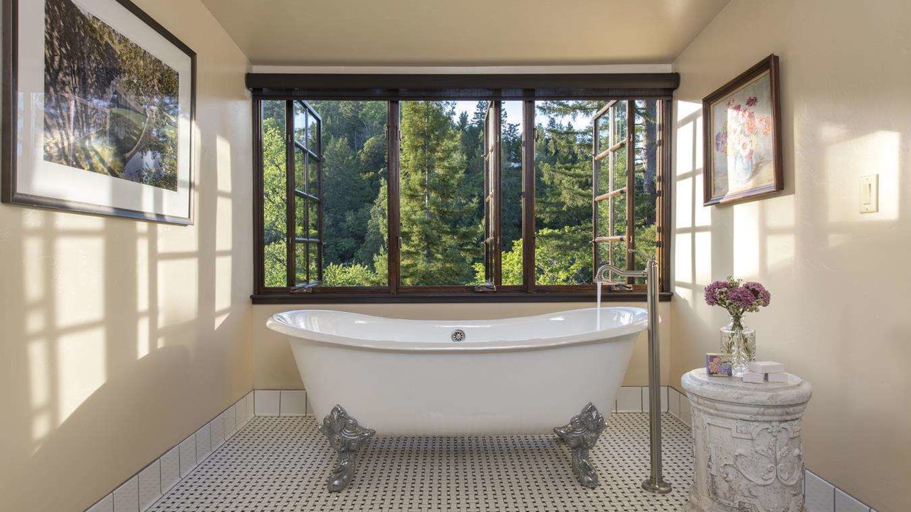 Photo of Bathroom in Benbow