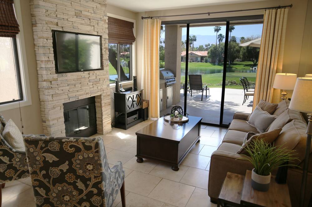Photo of Livingroom in Palm Desert