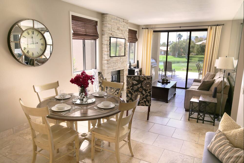 Photo of Livingroom in Palm Desert