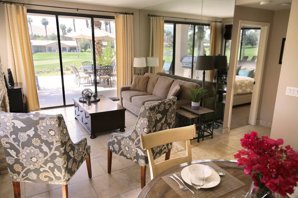 Photo of Livingroom in Palm Desert