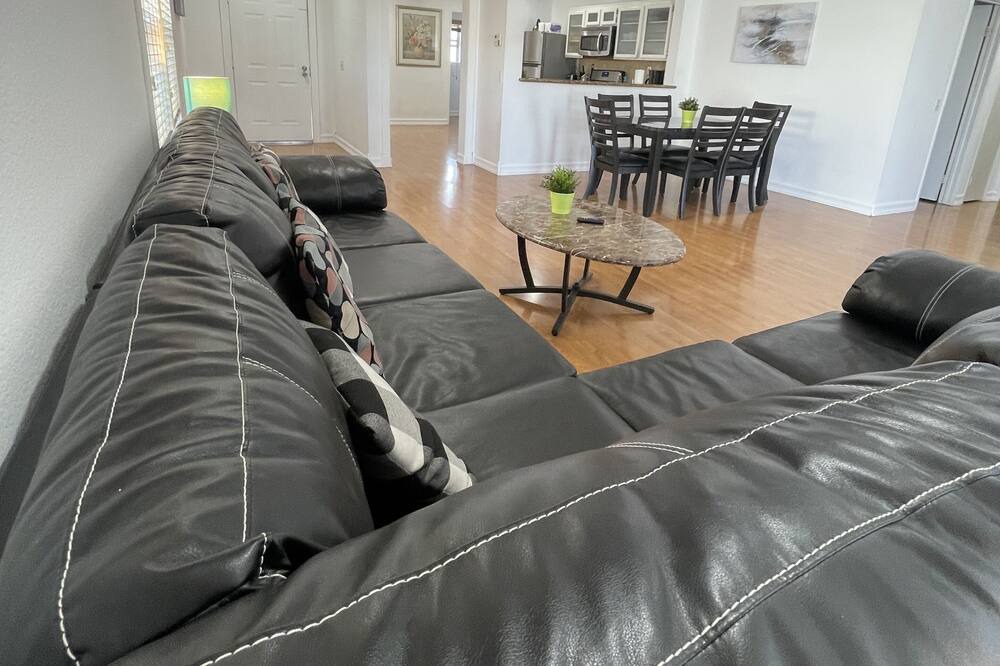 Photo of Livingroom in Southridge Village