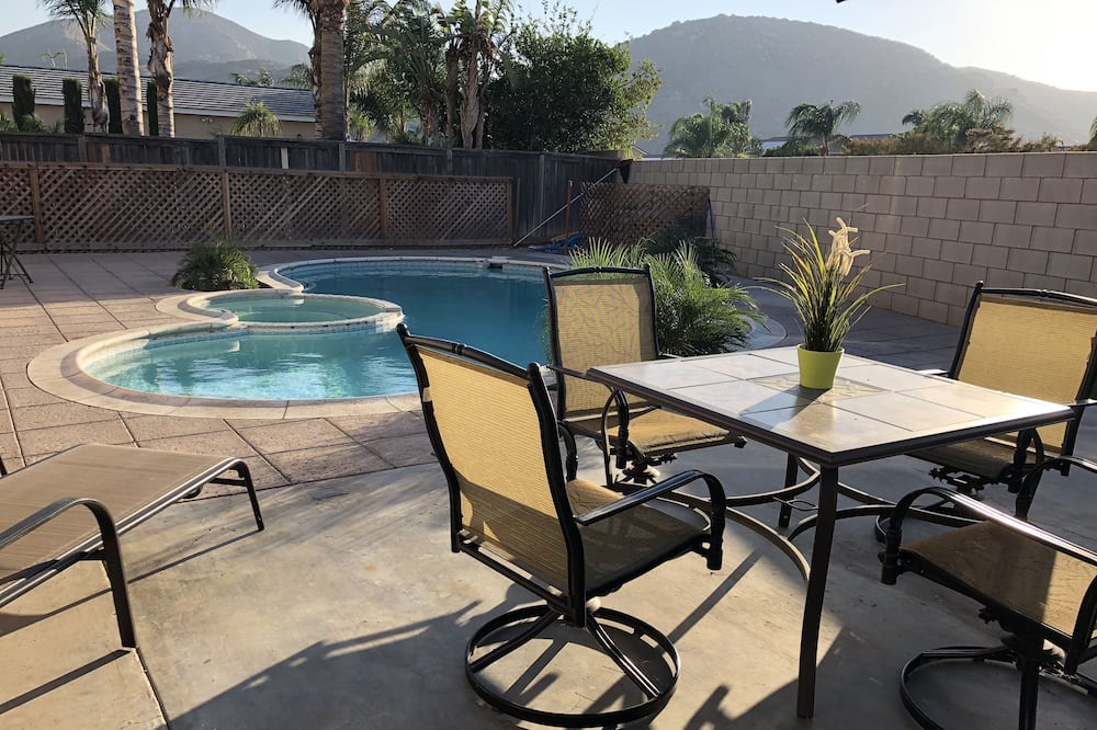 Photo of Outdoor in Southridge Village