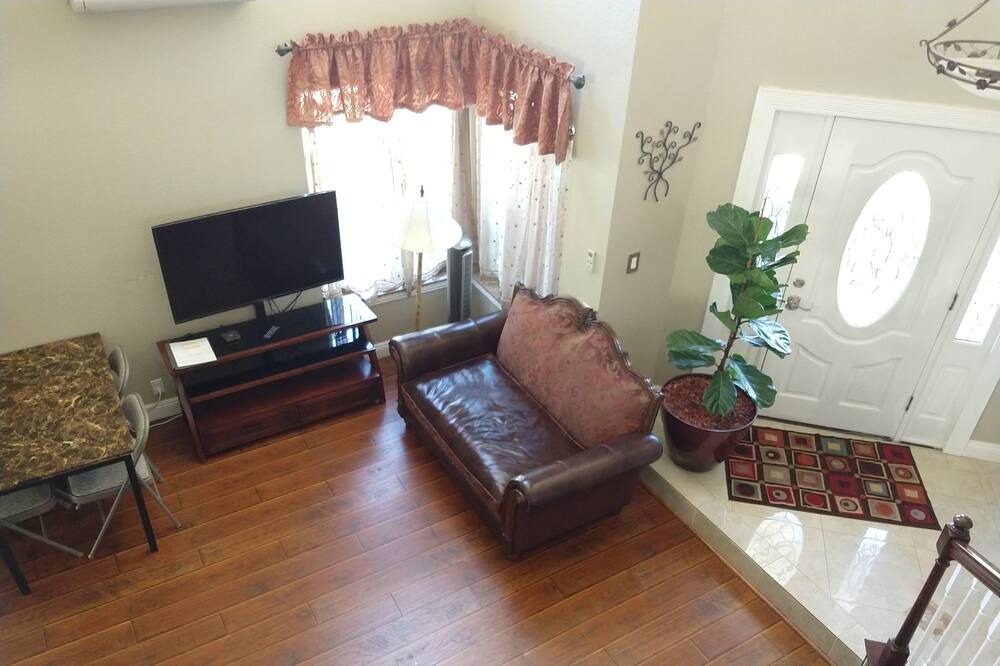 Photo of Livingroom in Chino Hills