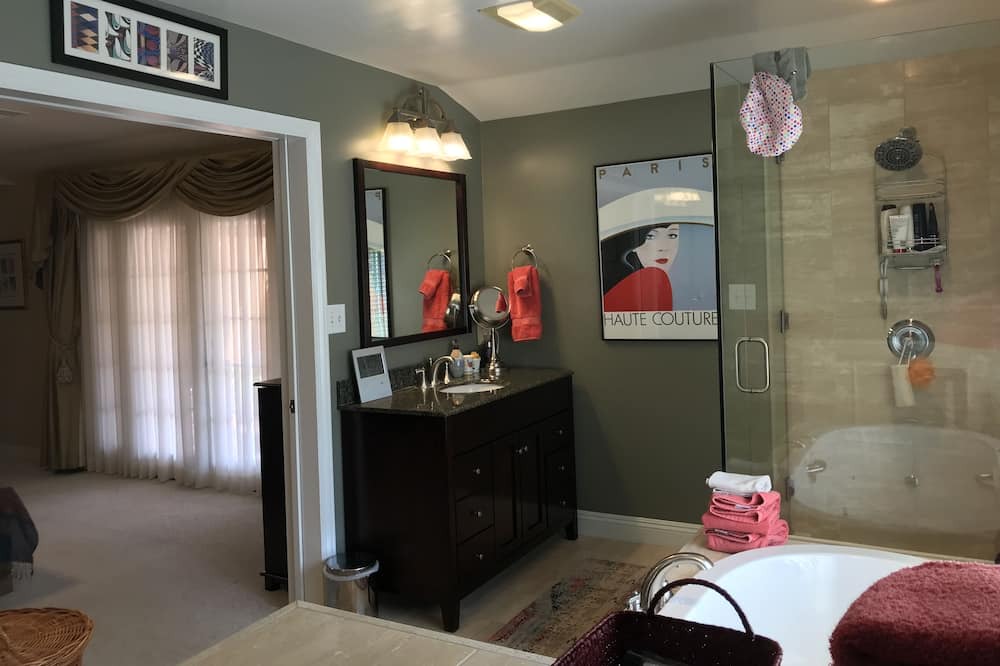 Photo of Bathroom in Valley Village