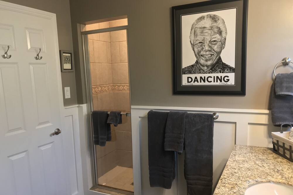 Photo of Bathroom in Valley Village