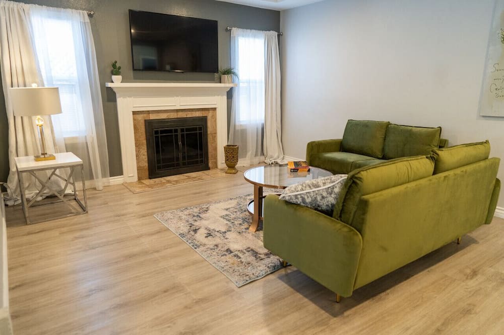 Photo of Bedroom in NoHo Arts District