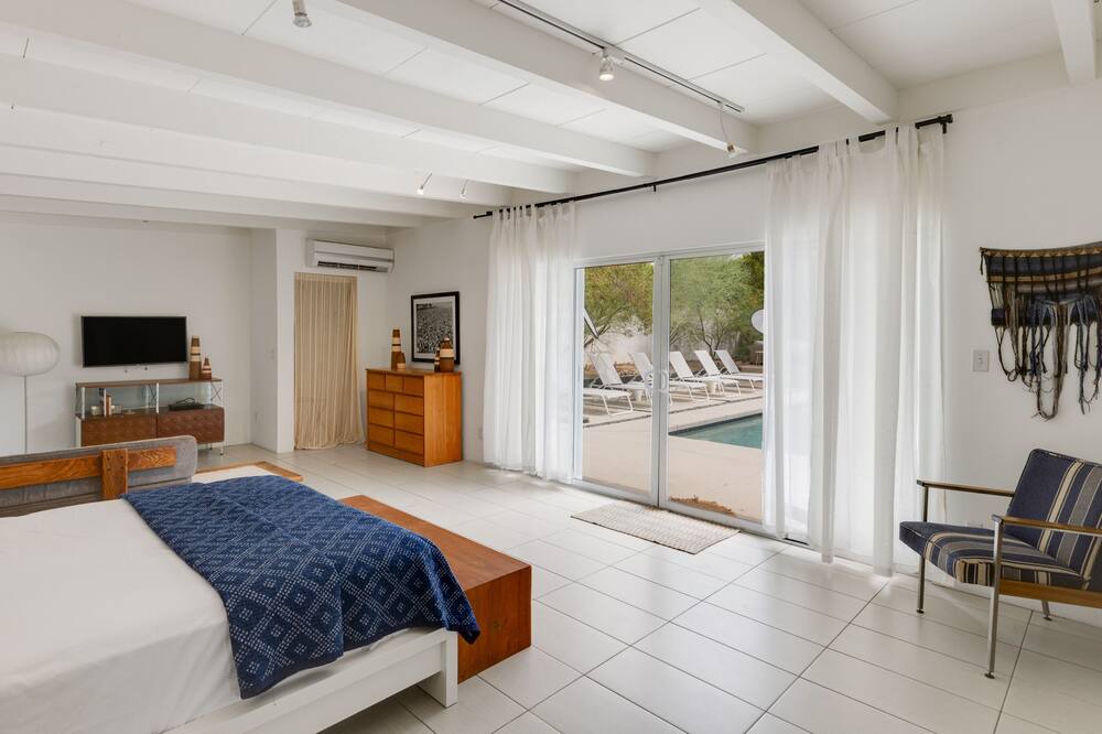 Photo of Bedroom in Racquet Club Estates