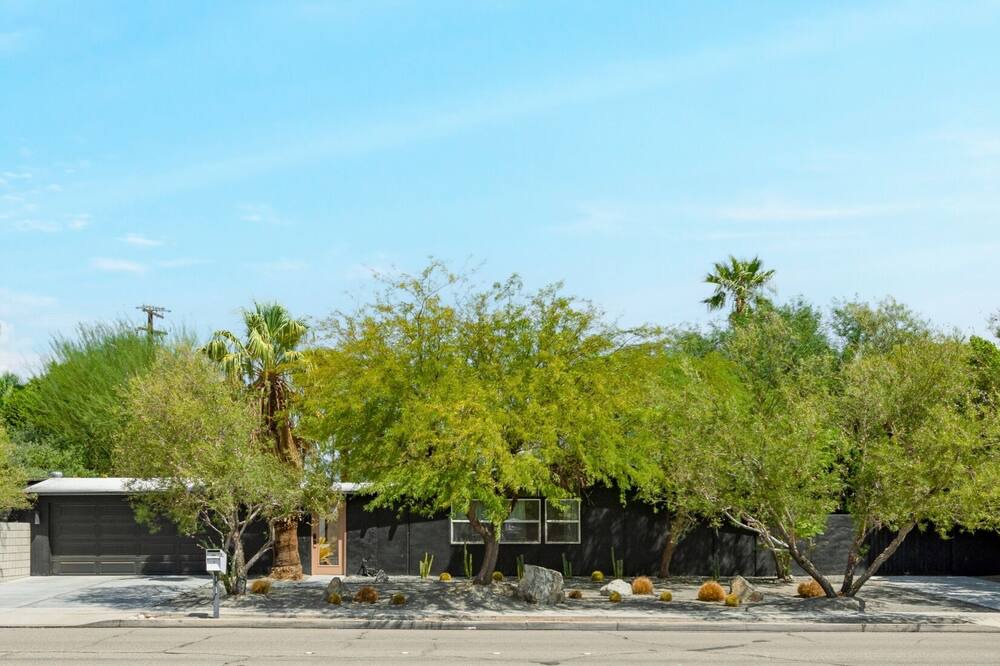 Photo of Outdoor in Racquet Club Estates