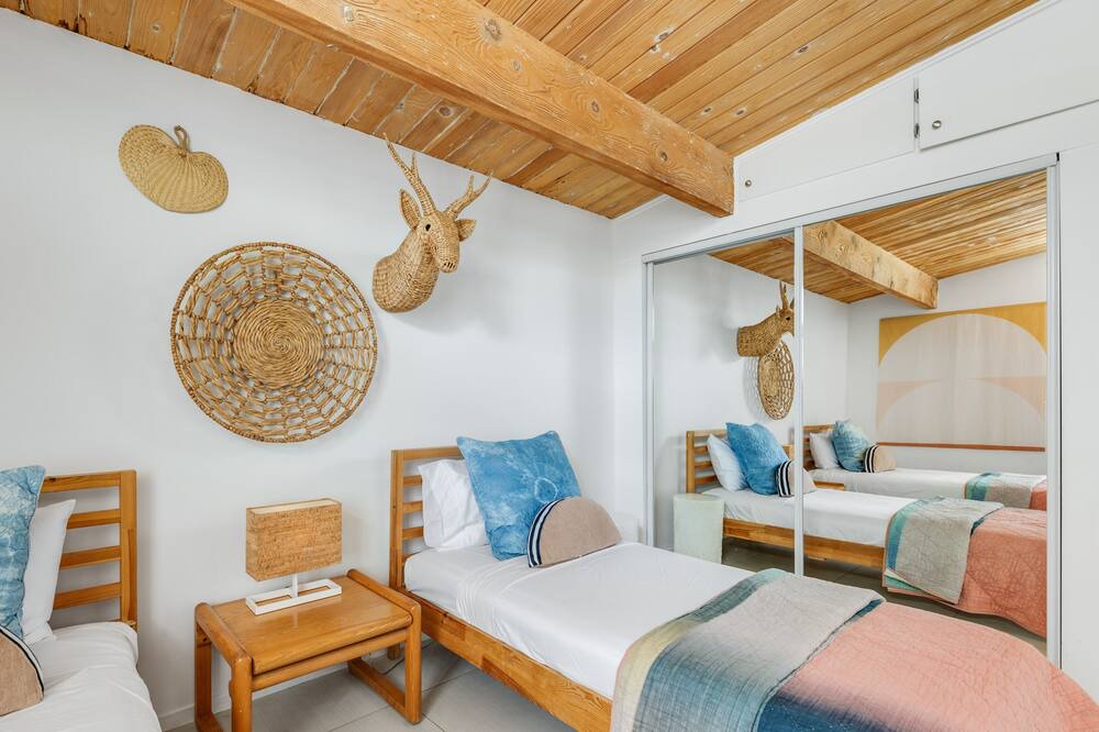 Photo of Bedroom in Racquet Club Estates