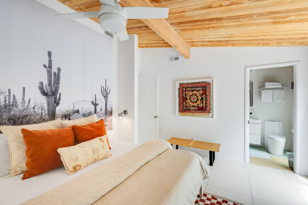 Photo of Bedroom in Racquet Club Estates