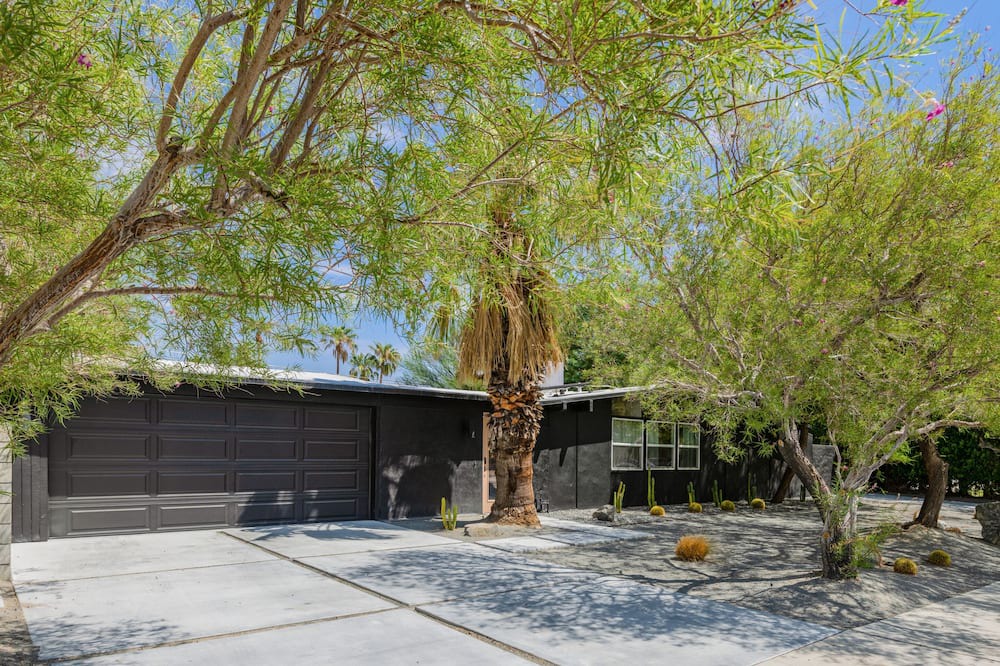 Photo of Outdoor in Racquet Club Estates